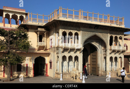 India Rajasthan, Jaipur, Palazzo Cittadino Rajendra Pol, gate, Foto Stock