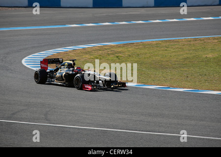 Romain Grosjean guida Lotus Renault F1 auto racing pista durante i test di Jerez al circuito automobilistico Andalusia Spagna Foto Stock