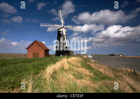 Bracci Berney Mulino a vento nel Parco Nazionale di Norfolk Broads. Foto Stock