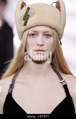 Hermes Paris pronto a indossare in autunno e inverno lana paraorecchi hat in Russia mostra a tema Foto Stock