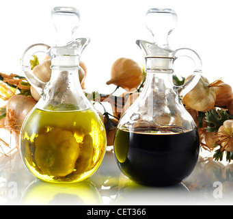 Olio e aceto bottiglie , close up Foto Stock