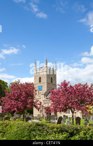 La chiesetta di San Leonardo in Horringer su una luminosa giornata di primavera. Foto Stock