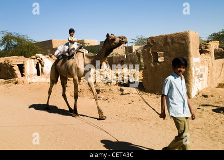 Village scene nel deserto del Thar in India. Foto Stock