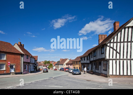 A struttura mista in legno e muratura edifici medievali nello storico villaggio di Lavenham. Lavenham guadagnato grande prosperità nel XV e XVI sec. Foto Stock