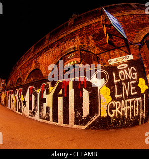 Graffiti in Sclater Street nell'East End di Londra. Foto Stock