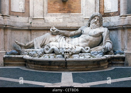 Marforio statua, Palazzo Nuovo, Campidoglio, Roma, Lazio, Italia Foto Stock