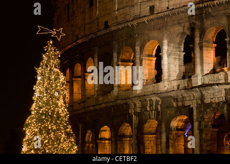 Colosseo al tempo di Natale, Roma, Lazio, Italia Foto Stock