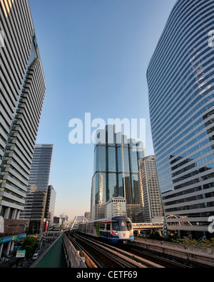 Sathorn - Chongnonsi intersezione a Bangkok il distretto centrale degli affari Foto Stock