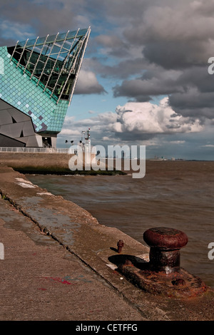 Una vista esterna del profondo acquario sul lungomare a Hull. Foto Stock