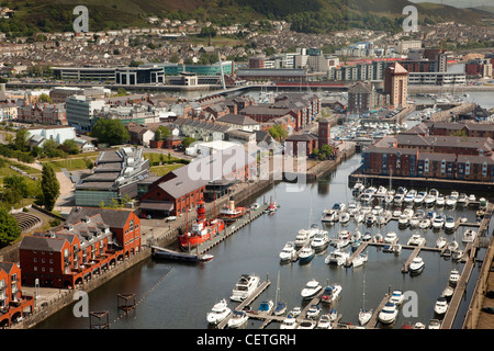 Regno Unito Galles, Swansea, vista aerea del quartiere marittimo dalla torre di meridiano Foto Stock