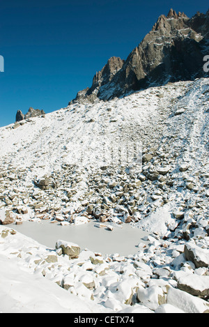 Montagna innevata Foto Stock