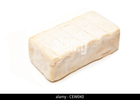 Il francese Demi Pont L'Eveque formaggio isolato su un bianco di sfondo per studio. Foto Stock