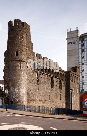 Regno Unito Galles, Swansea, le rovine del castello in centro città Foto Stock