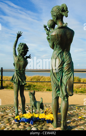 "Benvenuti a casa" scultura di Anita Lafford sul lungomare a Fleetwood, nel Lancashire Foto Stock