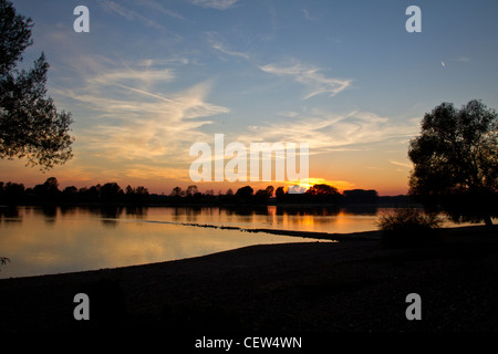 fiume di tramonto Foto Stock