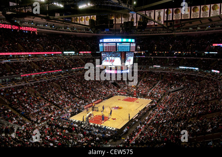 Chicago Bulls gioco di basket presso la United Center Foto Stock