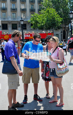 I turisti Studio Mappa Barcelona Spagna Europa Catalogna Foto Stock