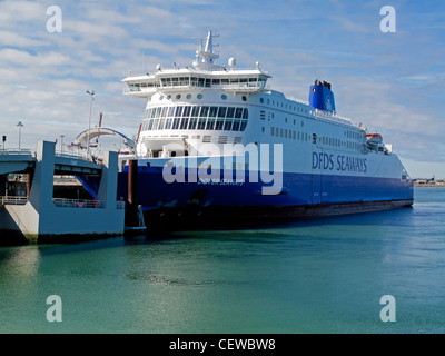 DFDS Seaways cross channel auto passeggeri traghetto Dover Seaways ormeggiata in porto a Dunkerque in Francia settentrionale Foto Stock