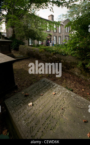 Bronte Parsonage, casa della famiglia di Bronte e Haworth cimitero. Foto Stock