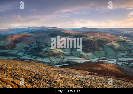 Guardando a Nord la montagna Sugar Loaf vicino a Abergavenny in Galles del Sud. Foto Stock