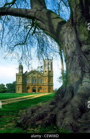 Il tempio gotico a Stowe Gardens, Buckinghamshire. Foto Stock