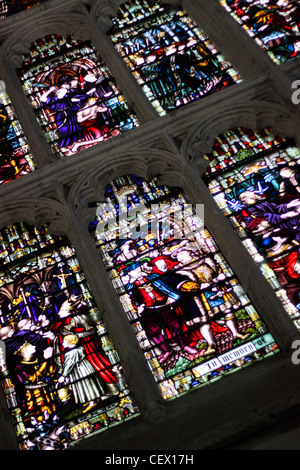 Le finestre di vetro macchiate nella Cattedrale di Canterbury. Foto Stock