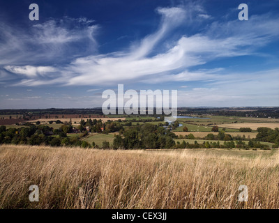 Vista da grumi Whittenham guardando ad ovest verso il fiume Tamigi. Foto Stock