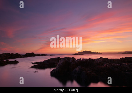 Vista da Bantham Beach a Burgh Island al tramonto, Devon, Agosto 2011. Foto Stock