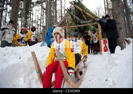 TURECKA, Slovacchia - 18 febbraio: P. Cilik e P. Hrusovsky partecipare a 7 Slovacchia campionato cornuto Gara di slittino 2012 Foto Stock