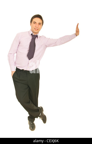 Business man in piedi con la mano appoggiato sulla copia spazio isolato su sfondo bianco Foto Stock