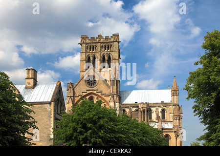 Estate vista della Cattedrale cattolica romana di San Giovanni Battista, città di Norwich, Norfolk, Inghilterra, Regno Unito Foto Stock