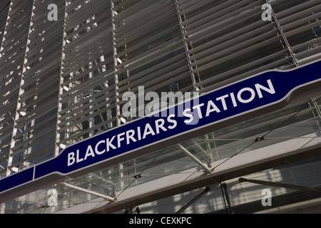 Ingresso della neo-finito di Blackfriars Mainline Station nella città di Londra. Una maggiore e più accessibile Blackfriars stazione della metropolitana riaperta per il servizio pubblico per ospitare più di 40.000 passeggeri ogni giorno. Foto Stock