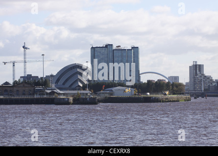 Di atterraggio per elicotteri a Glasgow City eliporto con il Crowne Plaza hotel e Clyde Auditorium Glasgow Scozia Ottobre 2011 Foto Stock