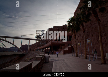 La diga di Hoover in Nevada Arizona confine. Cibo e regali Mike O'Callaghan Pat Tillman bridge Foto Stock