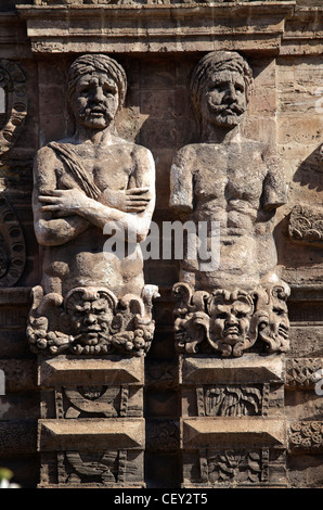 Statue di Porta Nuova a Cassaro trimestre, Palermo, Sicilia, Italia Foto Stock