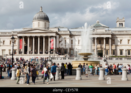 Una vista della National Portrait Gallery a Trafalgar Square Foto Stock