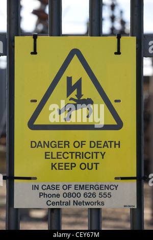 Pericolo di morte elettricità Tenere fuori segno Foto Stock