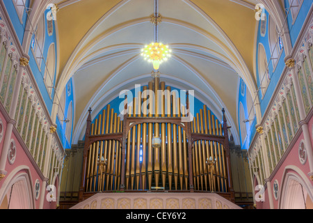 Organo a canne sul balcone di Santa Brigida è la Chiesa, una delle chiese nella parrocchia della Risurrezione, in Jersey City, NJ Foto Stock