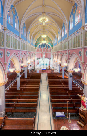 Il bellissimo interno di Santa Brigida è la Chiesa, una delle chiese nella parrocchia della Risurrezione nella città di Jersey, New Jersey Foto Stock