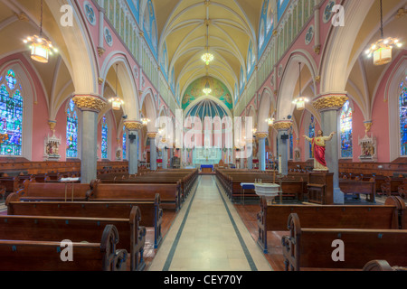 Il bellissimo interno di Santa Brigida è la Chiesa, una delle chiese nella parrocchia della Risurrezione nella città di Jersey, New Jersey Foto Stock