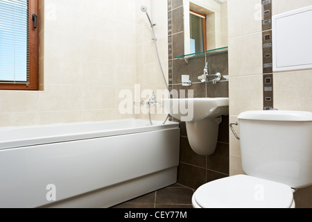 Casa moderna stanza da bagno design interno telaio orizzontale Foto Stock