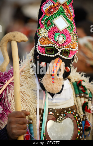 Kukeri maschera tradizionale della dogana. Masquerade unica tradizione dalla Bulgaria. Foto Stock