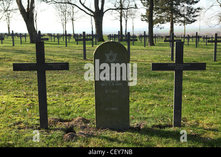 Lapidi di soldati tedeschi che morì durante la Prima Guerra Mondiale a Neuville-Saint-Vaast, Francia. Foto Stock