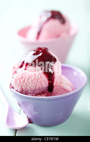 Gelato alla fragola Foto Stock