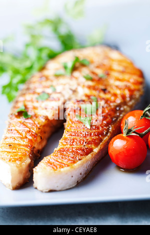 Salmone alla griglia bistecca Foto Stock