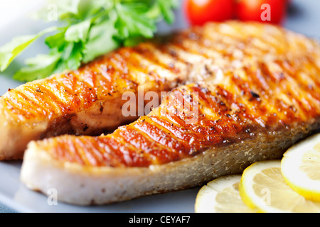 Salmone alla griglia bistecca Foto Stock