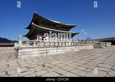 Geunjeongjeon, la Sala del Trono della Sede del palazzo Gyeongbok Palace a Seul, Corea del Sud Foto Stock