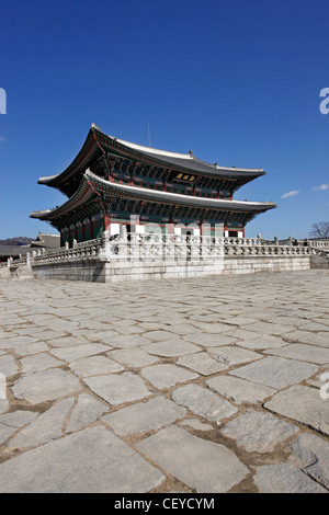 Geunjeongjeon, la Sala del Trono della Sede del palazzo Gyeongbok Palace a Seul, Corea del Sud Foto Stock