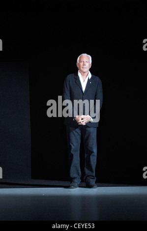 Giorgio Armani Milano pronto a indossare Autunno Inverno 2011 2012 Foto Stock