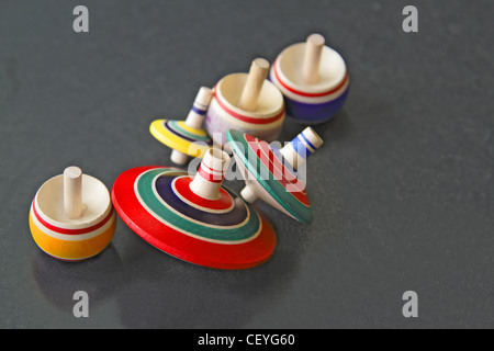 Asian tetti in legno su una scheda di colore nero-specifici di souvenir. Foto Stock